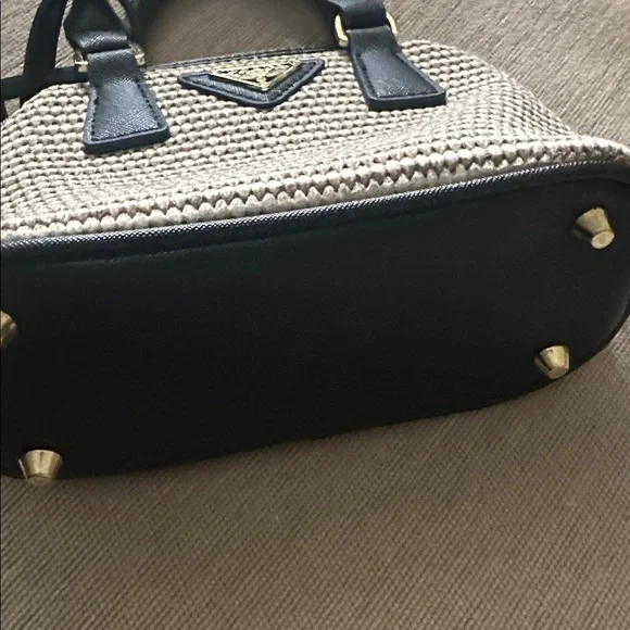 Affordable Fashion Finds Black and Tan Mini Bag - Picture 3 of 5